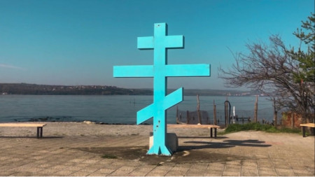 Восьмиконечный крест встречает гостей села Казашко
