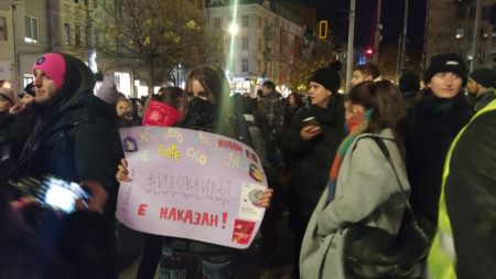 Протест срещу насилието над жени пред Съдебната палата в София