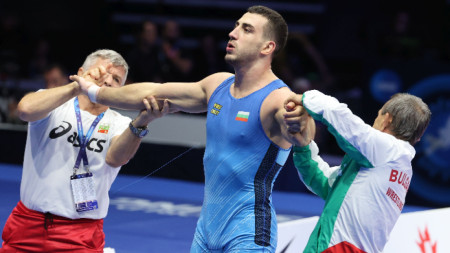 Семьон Новиков се класира на полуфиналите на категория до 87 кг класически стил от световното първенство по борба в Белград