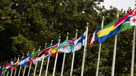 Флагове пред щабквартирата на ООН в Ню Йорк, 19 септември 2022 г.