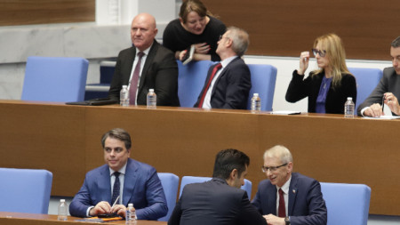 Премиерът и министрите по време на обсъждането на вота на недоверие в Народното събрание - София, 12 октомври 2023