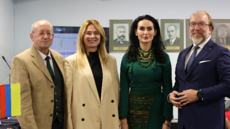 Слева направо: председатель БТПП Цветан Симеонов, председатель Болгаро-украинской промышленной палаты Лилия Иванова, посол Украины в Болгарии Олеся Илащук и президент Украинской торгово-промышленной палаты Геннадий Чижиков
