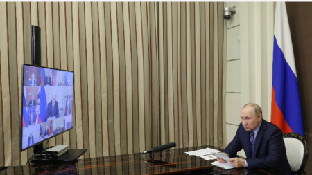 Президентът на Русия Владимир Путин председателства видеоконферентно заседание на правителствения Координационен съвет за нуждите на въоръжените сили, Сочи, 2 ноември 2022 г.