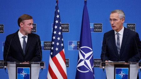 Съветникът по националната сигурност на САЩ Джейк Съливан.(вляво) и генералният секретар на НАТО Йенс Столтенберг - Брюксел, 7 февруари 2024