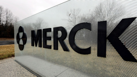 Американският фармацевтичен гигант Merck съобщи в понеделник че е подал