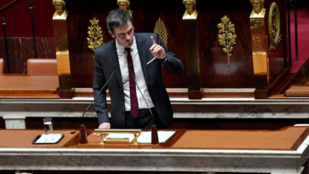 Оливие Веран, министър на солидарността и здравето, представя пенсионната реформа в парламента на Франция