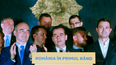 Лудовик Орбан (в средата)