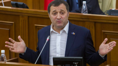 Премиерът Влад Филат говори в парламента на Молдова през 2015 г. на дебати за лишаването му от имунитет. По-късно той-бе осъден на 9 г. затвор за корупция.