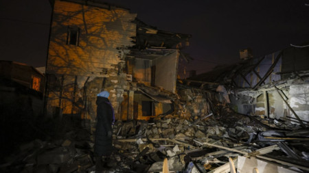 Последици след обстрел на къща в Донецк, 9 декември 2022 г.