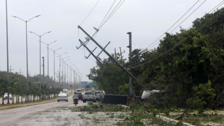 Преминаването на стихията предизвика спиране на тока в редица населени места.