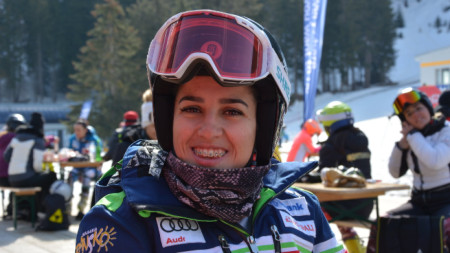 Единствената българска представителка в състезанията по ски алпийски дисциплини за жени
