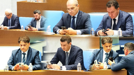 Министрите от кабинета са в пленарната зала, докато депутатите обсъждат внесения пети поред вот на недоверие към правителството - 17 септември 2025 г.