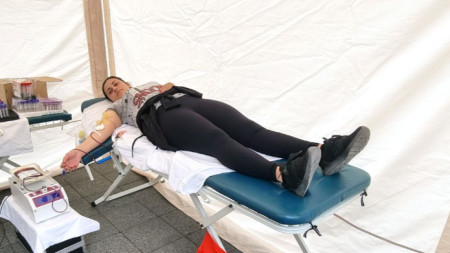 Силвия Димитрова (37 г.) дарява кръв при акция за кръводаряване в Плевен, 16 май 2023 г.