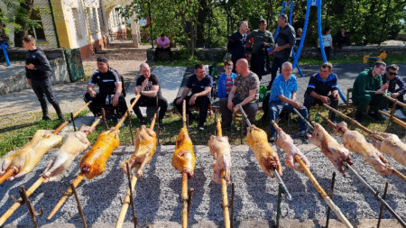 Печене на агнета в с. Паталеница.