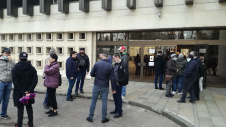 Избиратели пред сградата на българското посолство в Москва