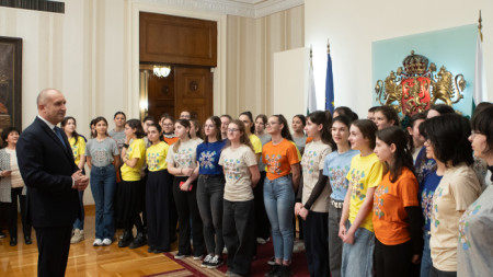 Детският хор на БНР на посещение при президента Румен Радев 