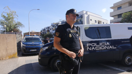 Двама българи са задържани в Испания в рамките на международна