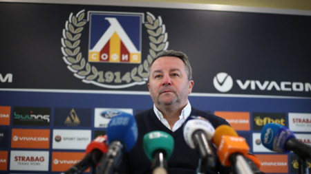 Славиша Стоянович иска футболисти на три поста.