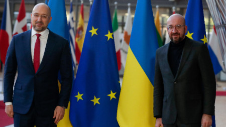 Председателят на Европейския съвет Шарл Мишел и украинският премиер Денис