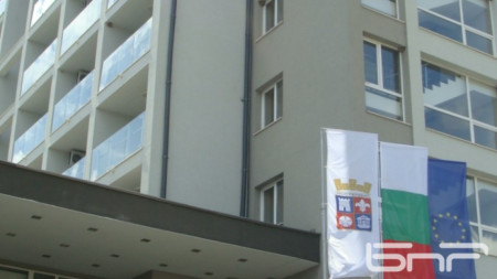 Община Кюстендил обяви за продажба парк хотел и сграда от
