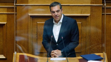 Лидерът на опозицията в Гърция Алексис Ципрас каза на депутатите от управляващата партия, че дори да приемат закона, той ще бъде отменен от следващото правителство.