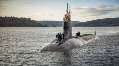 Американска атомна подводница клас Вирджиния беше засечена в  териториалните води
