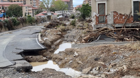 Щети от придошлата вода във ваканционно селище 