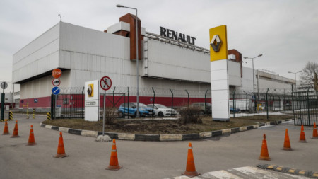 Активите на френският производител на автомобили Рено Renault в Русия