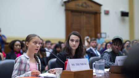  Грета Тунберг говори на съвместното заседание на комисиите по външни работи и по климатичната криза на Камарата на представителите във Вашингтон.