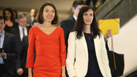 Лоранс Бун, държавен секретар на Франция по европейските въпроси (вляво) и Мария Габриел, визпремиер на България и министър на външните работи - София, 12 октомври 2023