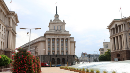 Сградата на бившия Партиен дом, където се помещава Народното събрание.