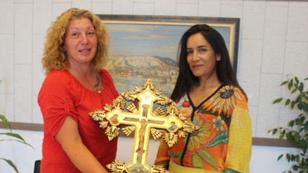Православен кръст – дърворезба и 23 карата позлата дари на