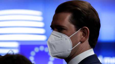 Австрийският канцлер Себастиан Курц беше ваксиниран срещу новия коронавирус с