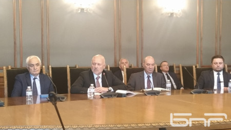 Тодор Тагарев (втори отляво) на заседанието на Комисията по отбрана на Народното събрание -  13 септември 2023 г..