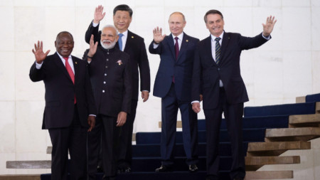 Лидерите на страните от БРИКС - Южна Африка, Индия, Китай, Русия и Бразилия 