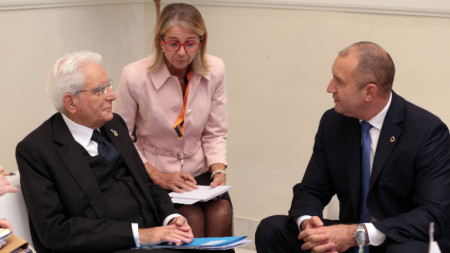 Президентите на България и Италия Румен Радев (вляво) и Серджо Матарела 