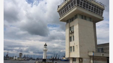 Рейдовата кула на Морска гара-Варна