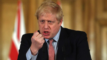 „Борис Джонсън лично поема контрола над преговорите“, гласи заглавието на в. 