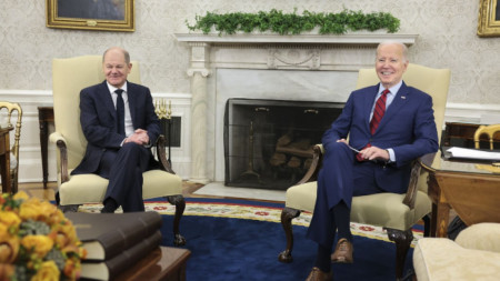 Джо Байдън (вдясно) и Олаф Шолц на срещата им в Белия дом, 3 март 2023 г.