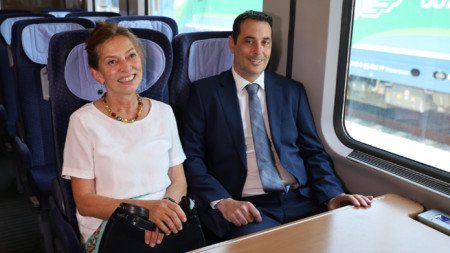 Посланикът на Германия Ирене Мария Планк и служебният министър на транспорта и съобщенията Георги Гвоздейков