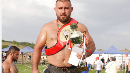 Сонер Тото от Едирне (Одрин) – победител в мазните борби Коджа Юсуф в село Черна, той спечели специалния пояс в чест на именития борец