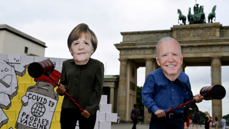 Протест в Берлин преди визитата на Меркел във Вашингтон, 14 юли 2021 г.