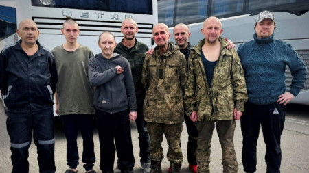 Украински военнослужещи и цивилни, освободени след размяна на военнопленници между Русия и Украйна, 24 август 2025 г. 