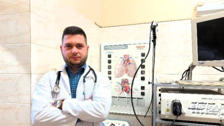 Д-р Петър Димитров от Клиниката по белодробни болести на Александровска болница