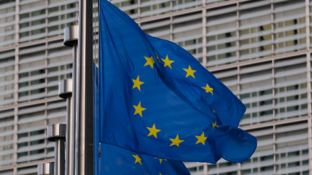 Съветът на ЕС гласува отпускането на 1 2 млрд евро спешна