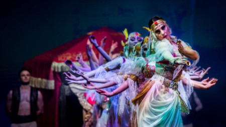 Танцът на епохите