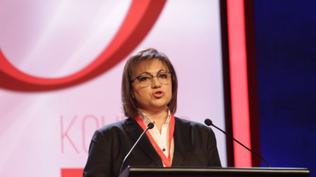 Лидерът на БСП Корнелия Нинова говори пред конгреса на партията в София