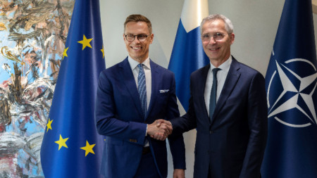 Генералният секретар на НАТО Йенс Столтенберг (вдясно) и президентът на Финландия Александър Стуб - Хелзинки, 6 юни 2024