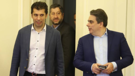 Kíril Petkov (iz.) y Asén Vasilev (dcha.), cofundadores y copresidentes del partido Continuamos con el Cambio