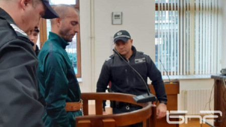 Обвиняемият за брутално убийство в Гарваново Алеександър Александров пред съда